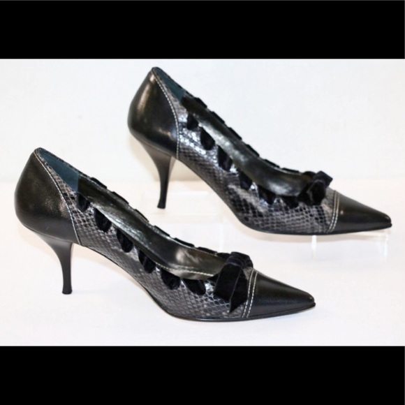 Coach Gorgeous Black Sue Leather Pumps 